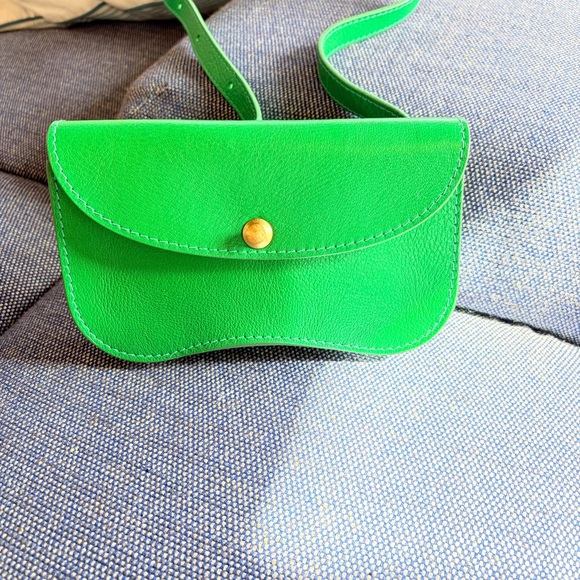 Faba in Grass - Picture 2 of 13